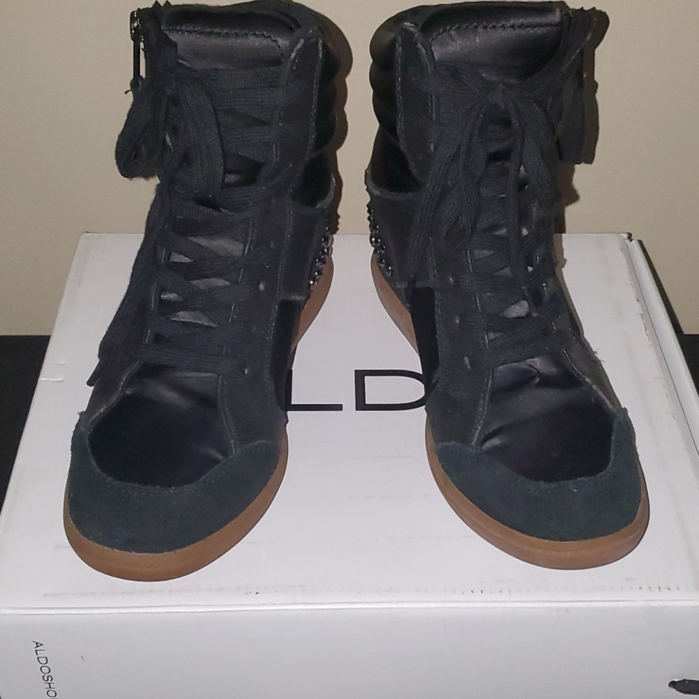Shoes - Picture 2 of 6